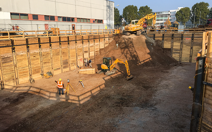Baugrube für das neue Technikgebäude