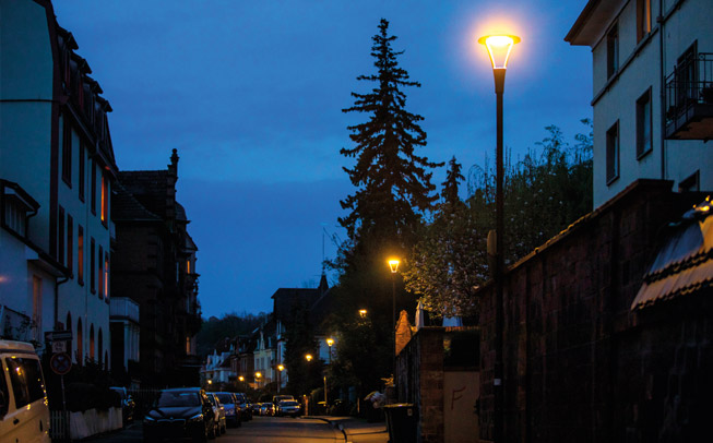 Modernisierte Straßenbeleuchtung