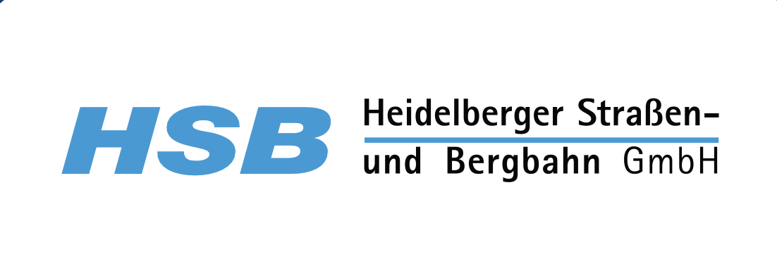 Das Logo zeigt links die blauen Buchstaben ‚HSB‘, rechts davon den schwarzen Schriftzug ‚Heidelberger Straßen- und Bergbahn GmbH‘, getrennt durch eine blaue Linie.