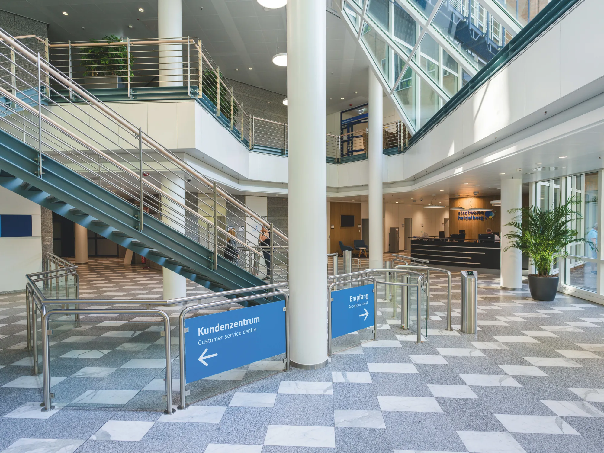 Unser Kundenzentrum ist mit ins neue Gebäude gezogen und liegt in der Nähe des Hauptbahnhofs und verschiedener Straßenbahnhaltestellen.