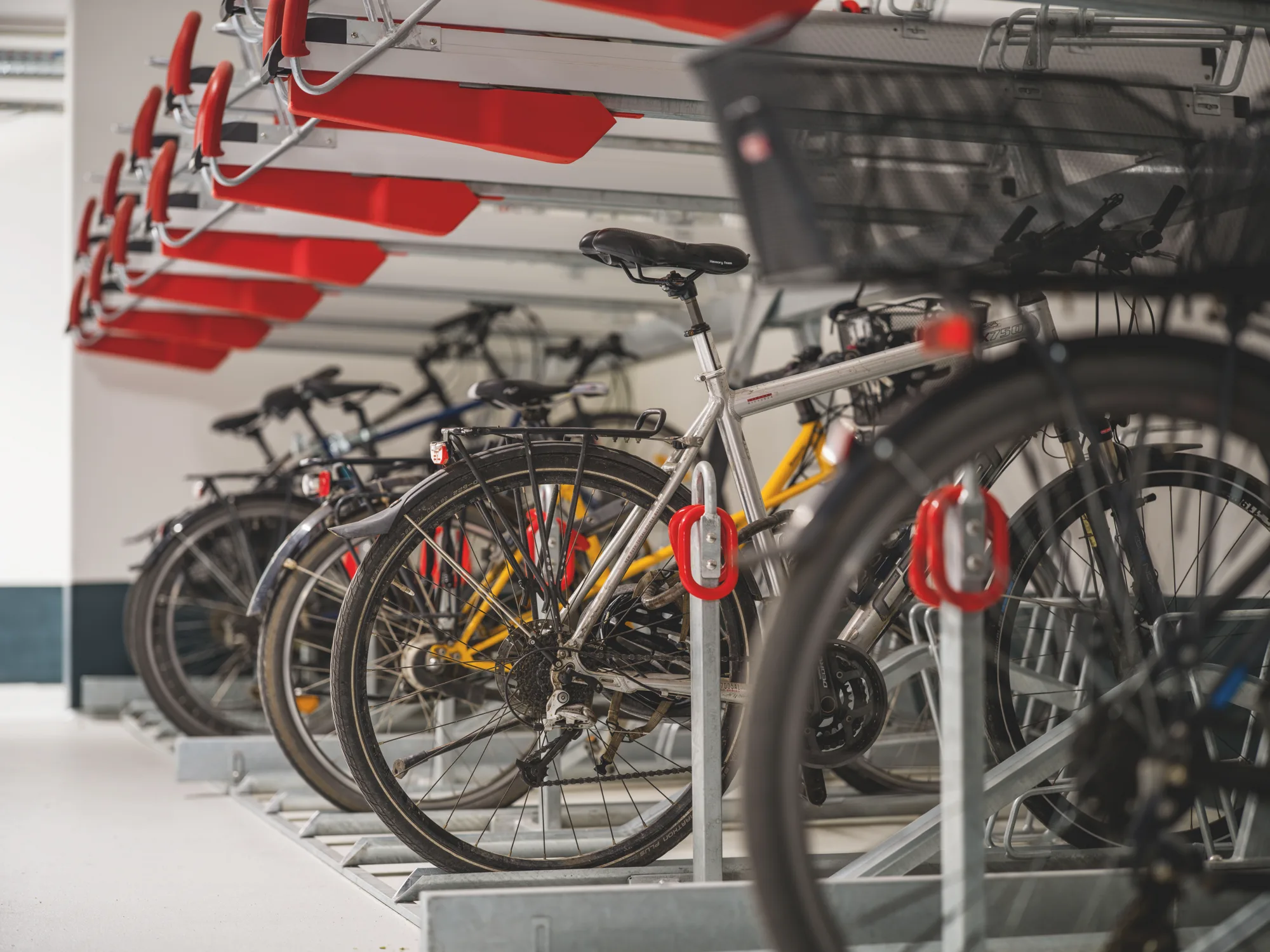 1.100 der 1.600 Fahrradstellplätze im Parkhaus sind öffentlich nutzbar.